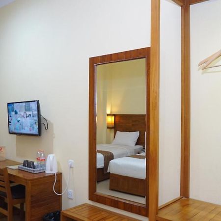 Syailendra Hotel Syariah Джепара Экстерьер фото