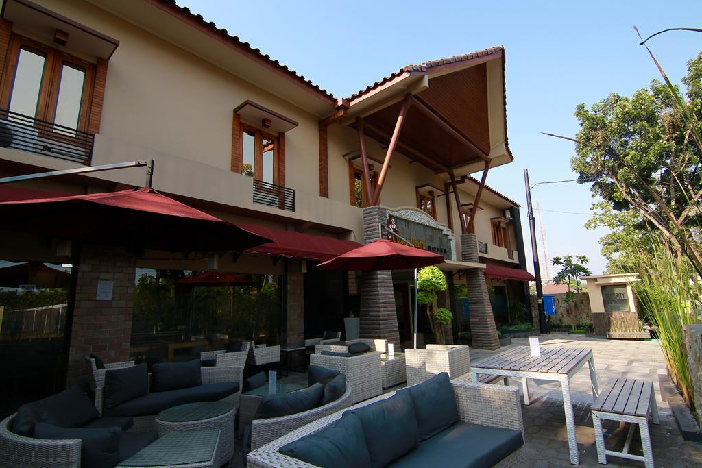 Syailendra Hotel Syariah Джепара Экстерьер фото