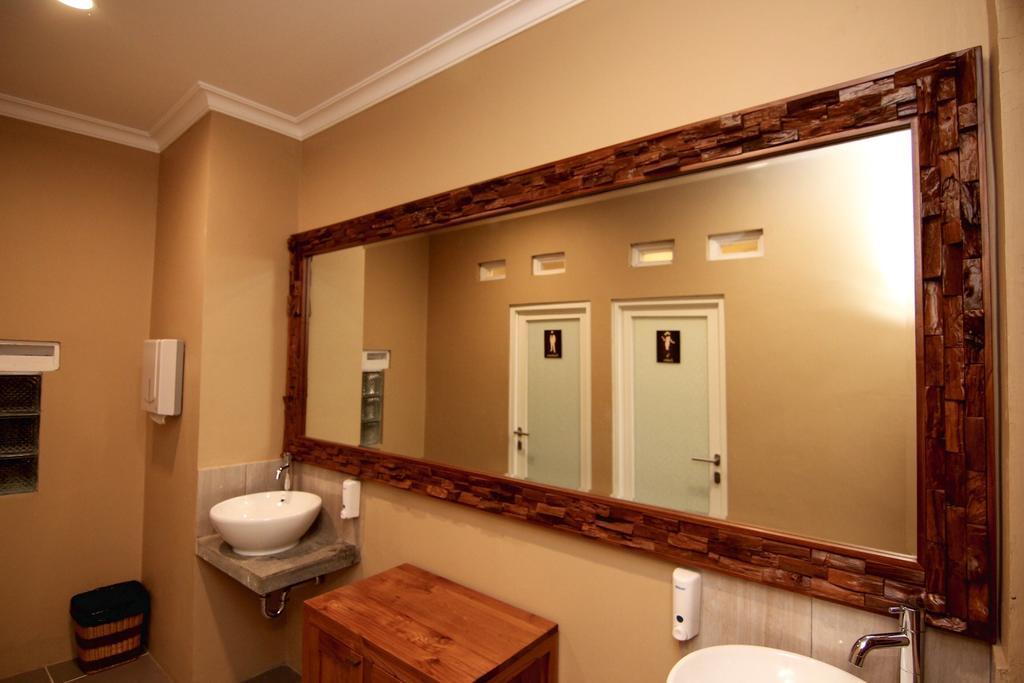 Syailendra Hotel Syariah Джепара Экстерьер фото